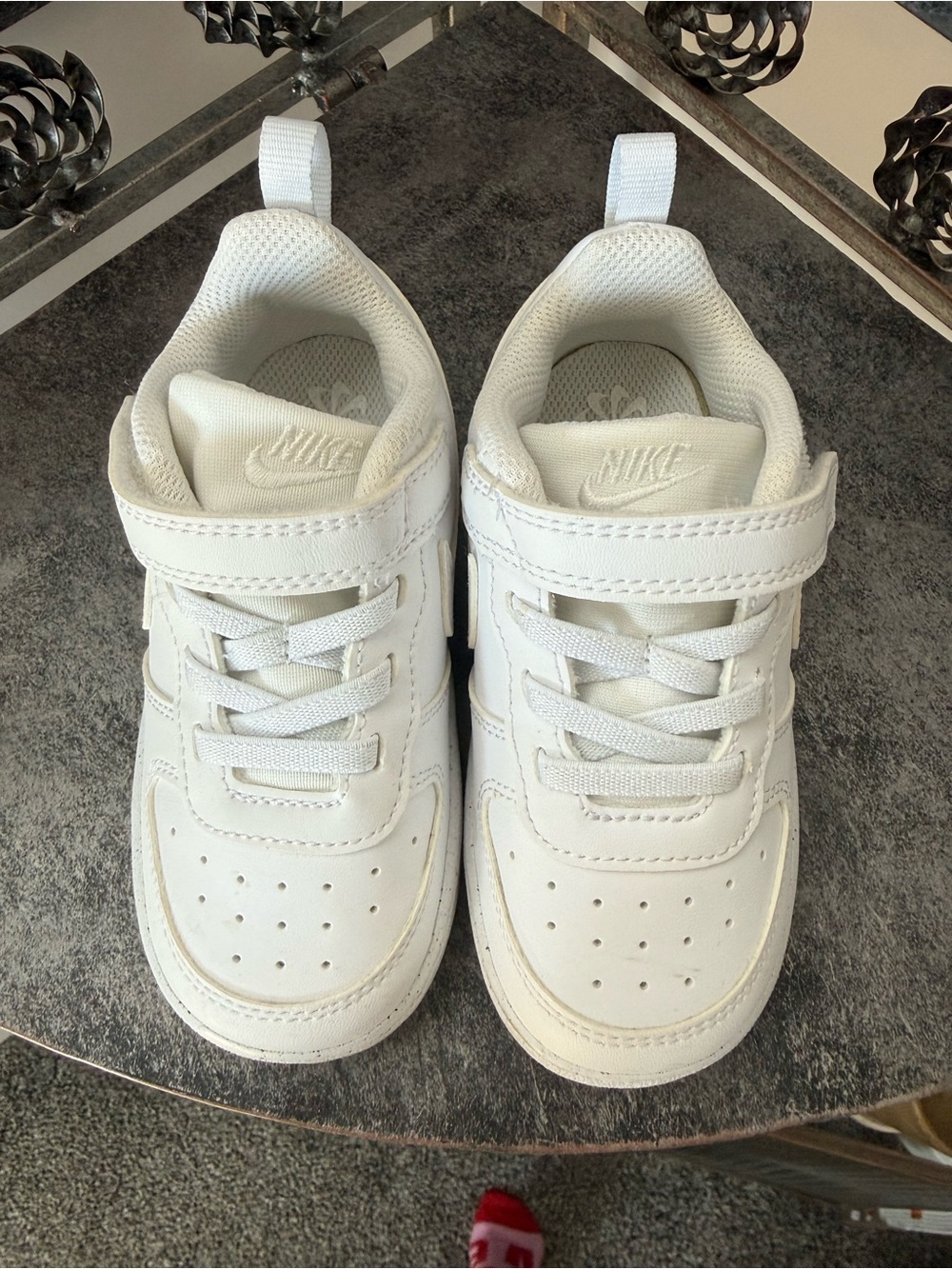 Nike Kids White Low-Top Velcro Sneakers